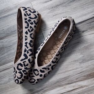 VIVAIA Women's Chic Leopard Flats